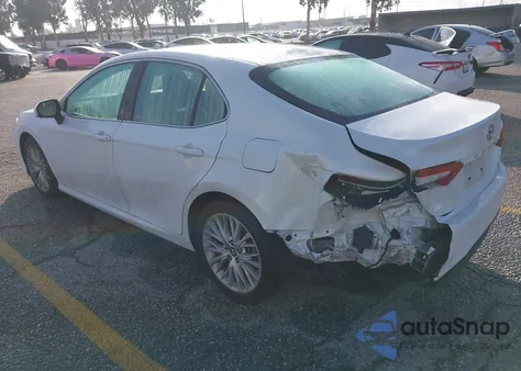 2018 Toyota Camry Xle z USA, uszkodzony, nr VIN 4T1B11HK5JU088521